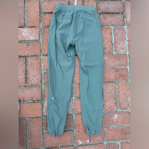 Lululemon Adapted State High-Rise Jogger. Size 2 - Picture 5 of 6